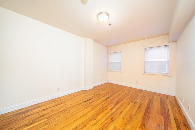 Building Photo - 102 Hudson St