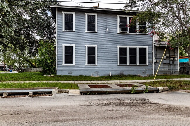 Building Photo - 723 E Euclid Ave