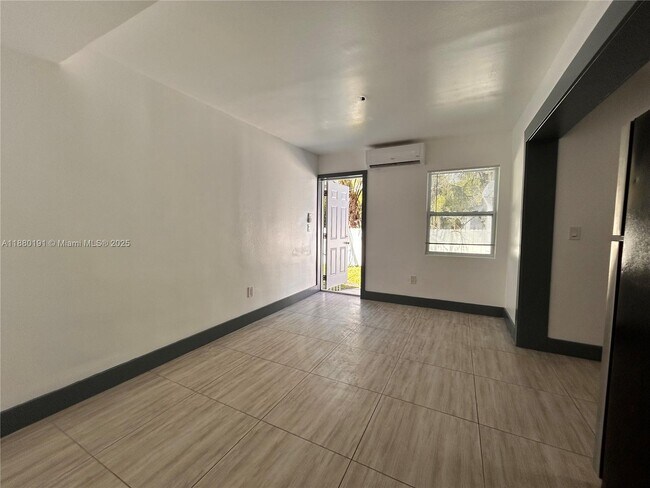 Building Photo - 1928 Wilson St