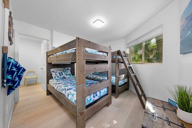 Building Photo - 3901 Ocean Front Walk