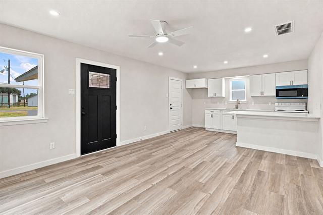 Building Photo - 1504 Coral Cut Off