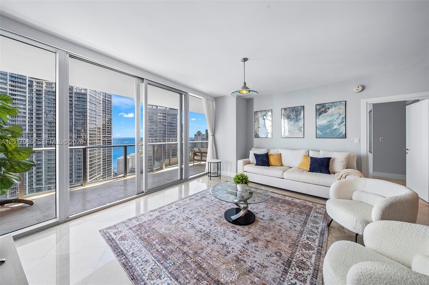 Building Photo - 200 Biscayne Boulevard Way