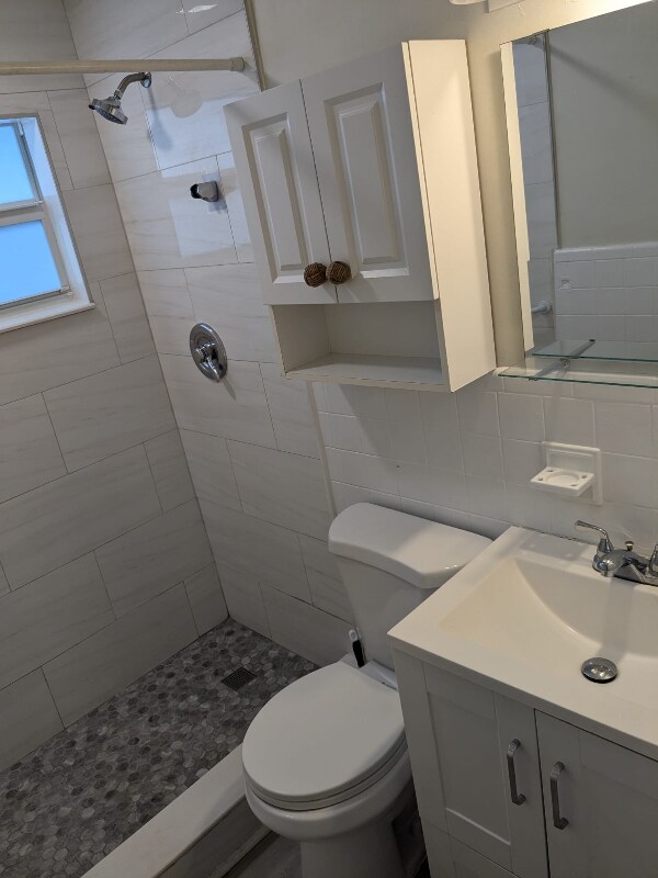 Building Photo - 305 3rd St