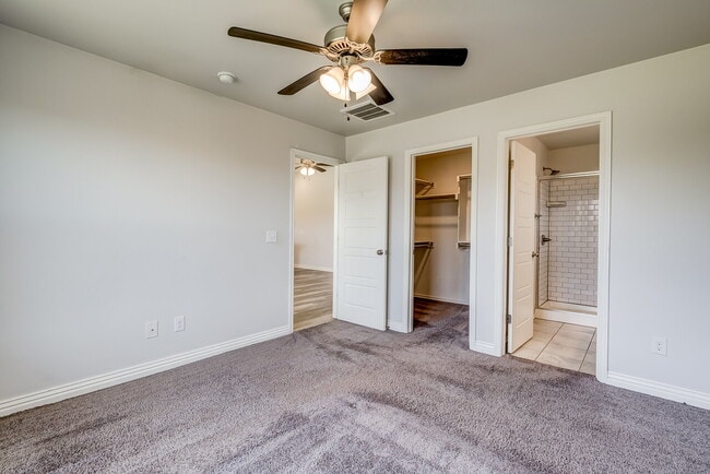 Building Photo - 3 Bedroom 2 Bath House for Lease!!