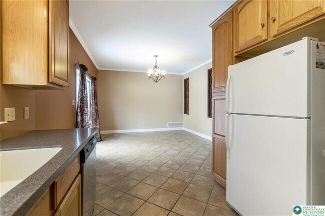 Building Photo - 537 Kemmerer Ln