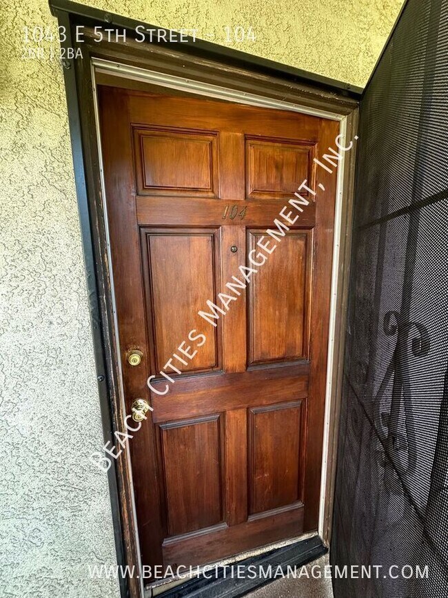 Building Photo - 1043 E 5th St