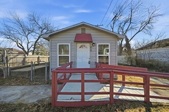 Building Photo - 514 S Chandler Ave