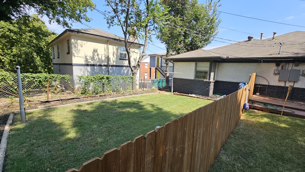 Building Photo - 2311 N Gatewood Ave