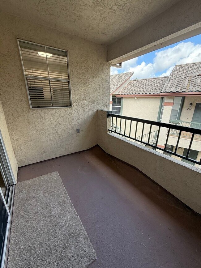 Building Photo - Spacious 2 Bedroom Condo in Sabre Springs!...