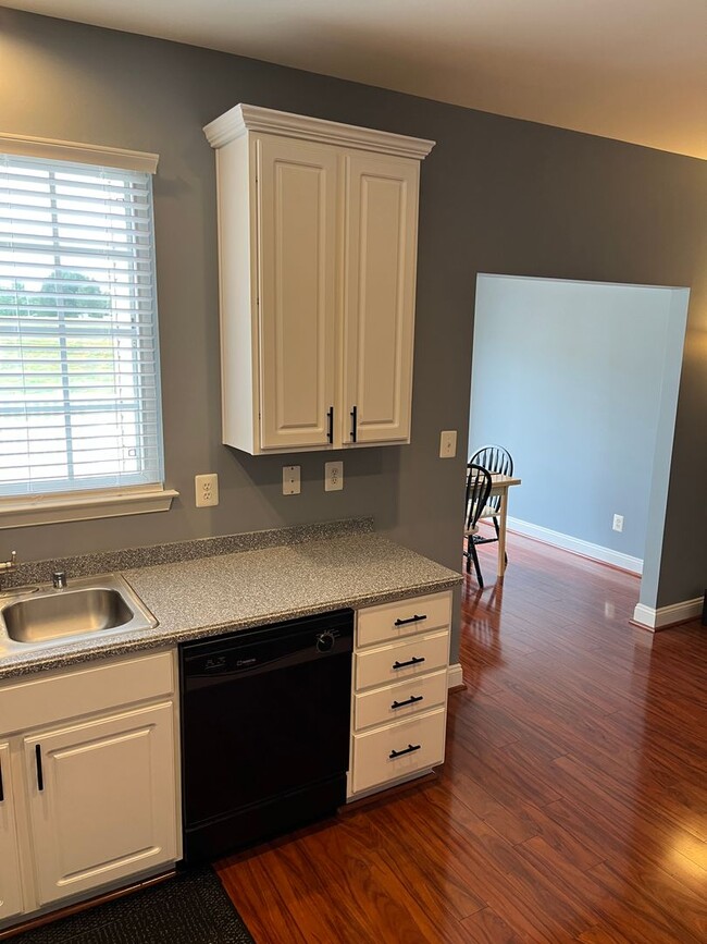 Building Photo - 3BR Townhome in Abingdon: Deck, Assigned Parking, Pool, Gym + W/D