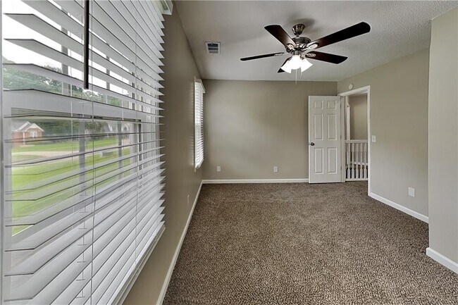 Building Photo - 74 Woodsfield Ln