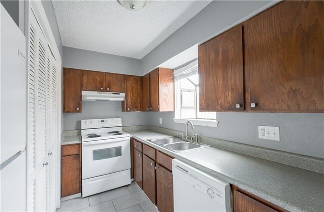 Building Photo - 2008 West Loop