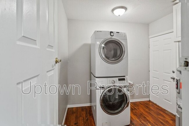 Building Photo - 11551 SW 64th Ave