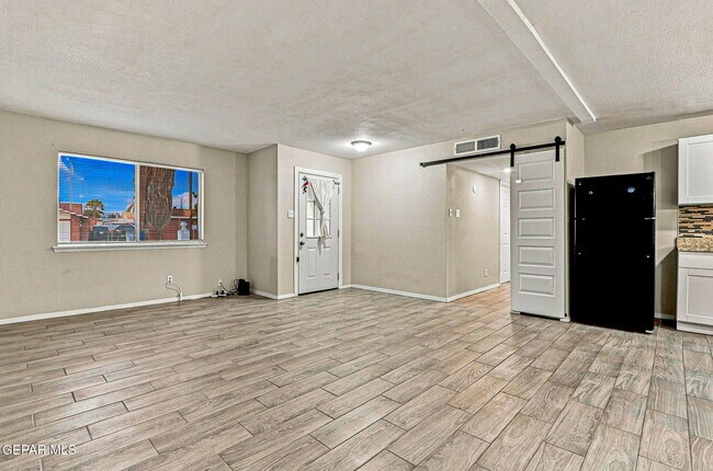 Building Photo - 11524 Meadowbrook Dr