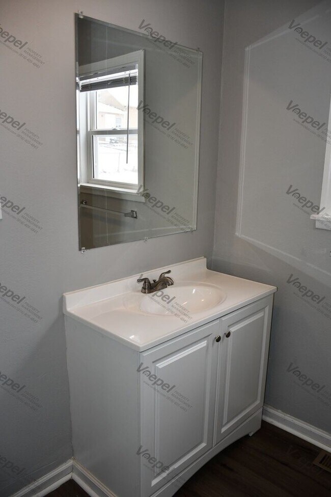 Building Photo - 3 Bedroom 1.5 Bath $1,425.00