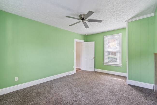 Building Photo - 366 N Main St