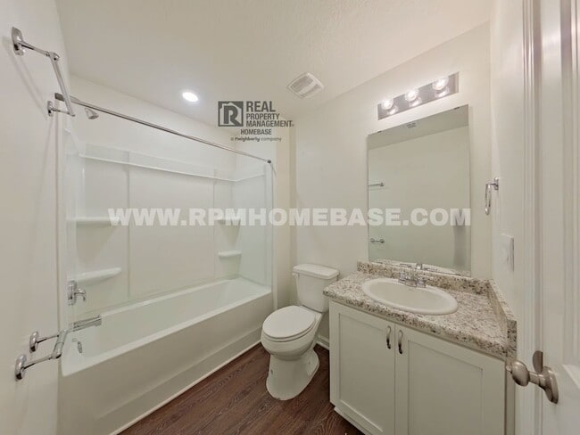 Building Photo - Spacious 5-Bedroom Home with Bonus Living ...