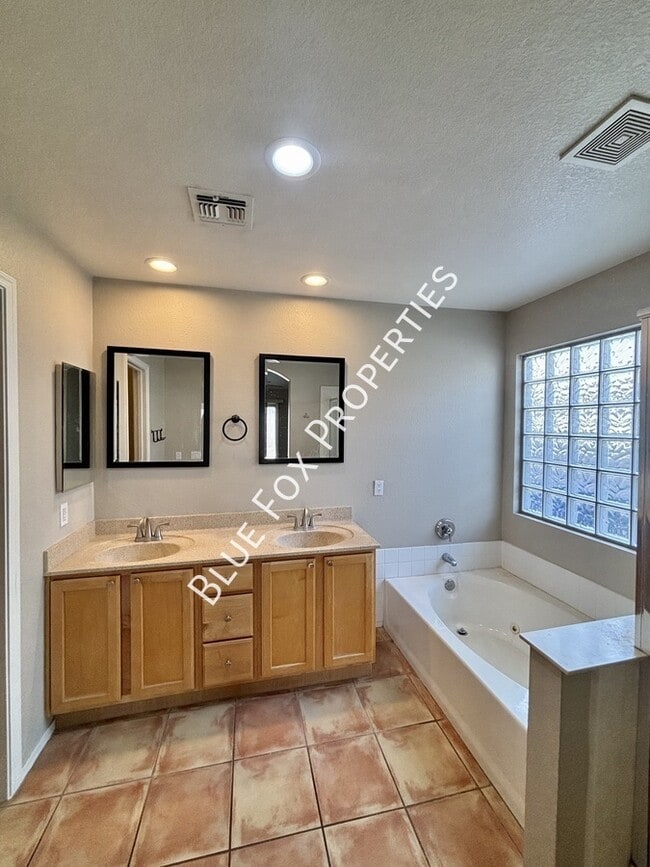 Building Photo - 10163 E Falcon Point Dr