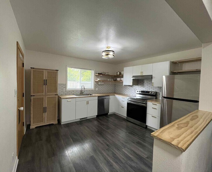 Kitchen - 2030 Kimball Ave