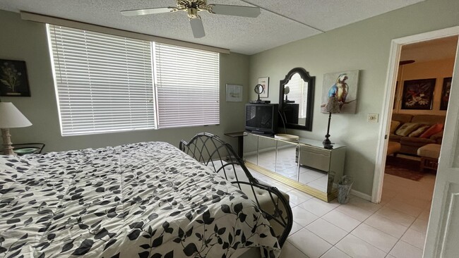 Building Photo - 14623 Bonaire Blvd