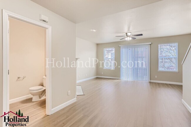 Building Photo - Stunning 4-Bedroom Townhouse with Dual Master Suites and Convenient 2-Car Garage in Hillsboro!