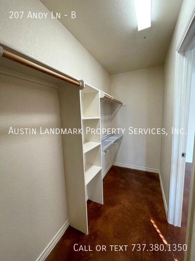 Building Photo - 207 Andy Ln