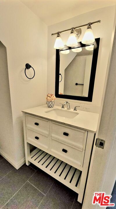 Building Photo - 15180 Carnation St