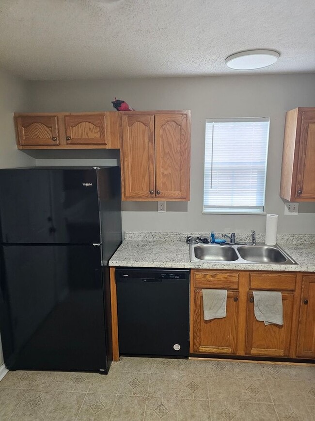 Building Photo - 1737 Moses Ave