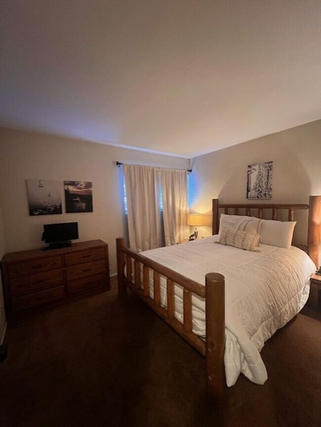 Building Photo - Newly Remodeled 2-Bedroom, 2-Bathroom Downstairs Unit in the Heart of Town!