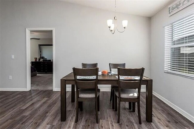Building Photo - Gorgeous Three Bedroom in Towne Park Estates