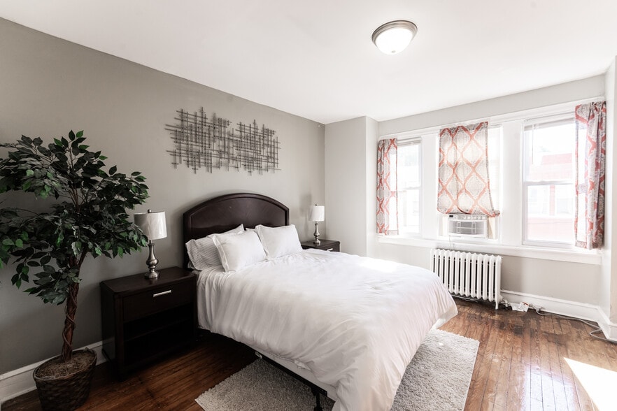 Building Photo - 3252 N Newkirk St