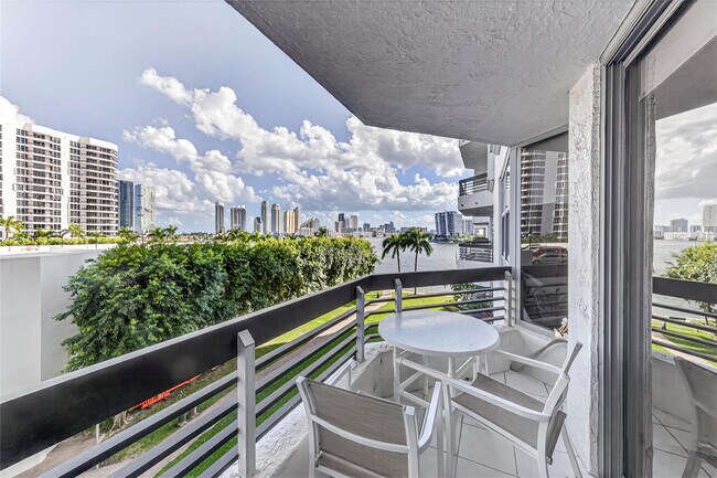 Building Photo - 3530 Mystic Pointe Dr