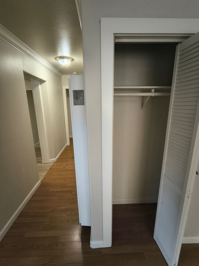 Building Photo - 2Bed/1Bath Single Family Home Located In Private Area Near East 14th St. San Leandro, Ca.