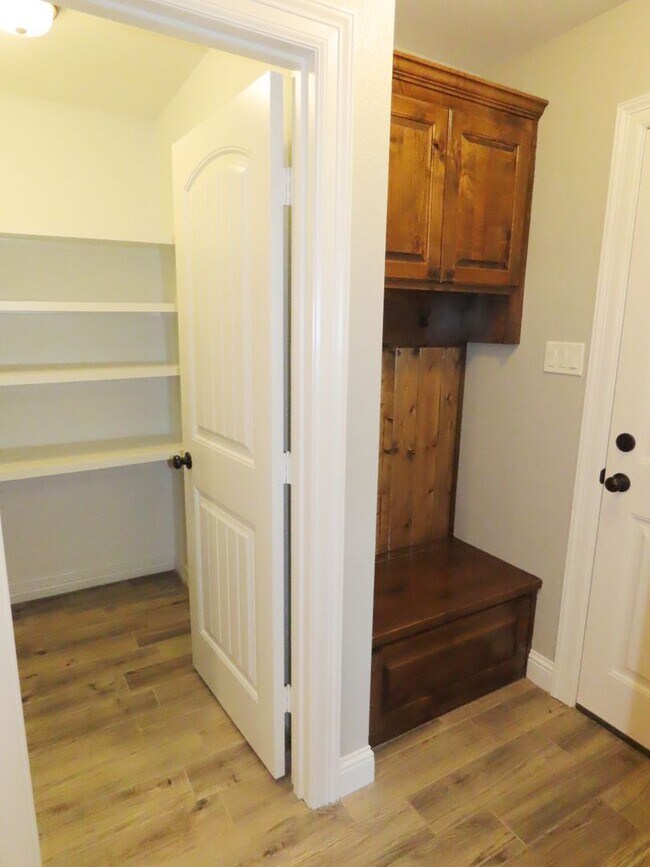 Building Photo - Stunning 4 Bedroom, 2 Bath Home in Lindale