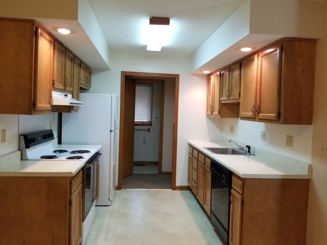Building Photo - 3 bed 1.5 bath home