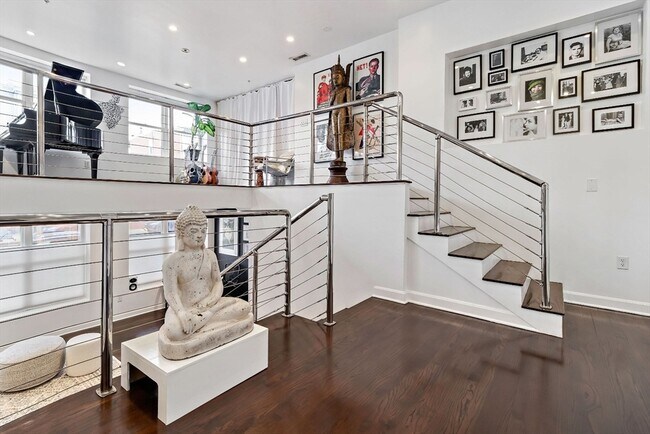 Primary Photo - 155 Chelsea St