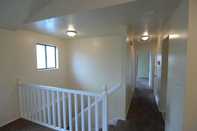 Building Photo - Great 4 Bedroom Now Available