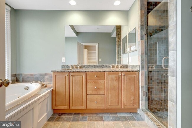 Building Photo - 229 Locust St SE