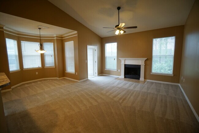 Building Photo - 2-Bed, 2-Bath, Condo with Garage in The Villas Condominiums