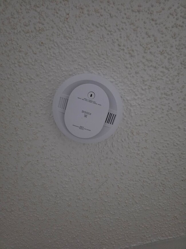 Building Photo - 2 bed, 1 bath Home in Elkhart IN   ACCEPTING SECTION 8