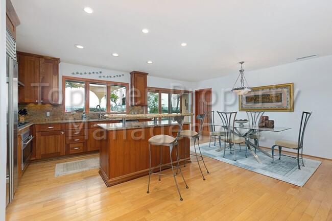 Building Photo - Spectacular, fully furnished 3 Bd/2 Ba, 13...