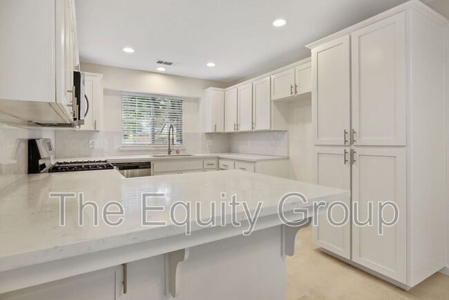 Building Photo - 500 N Tommy St