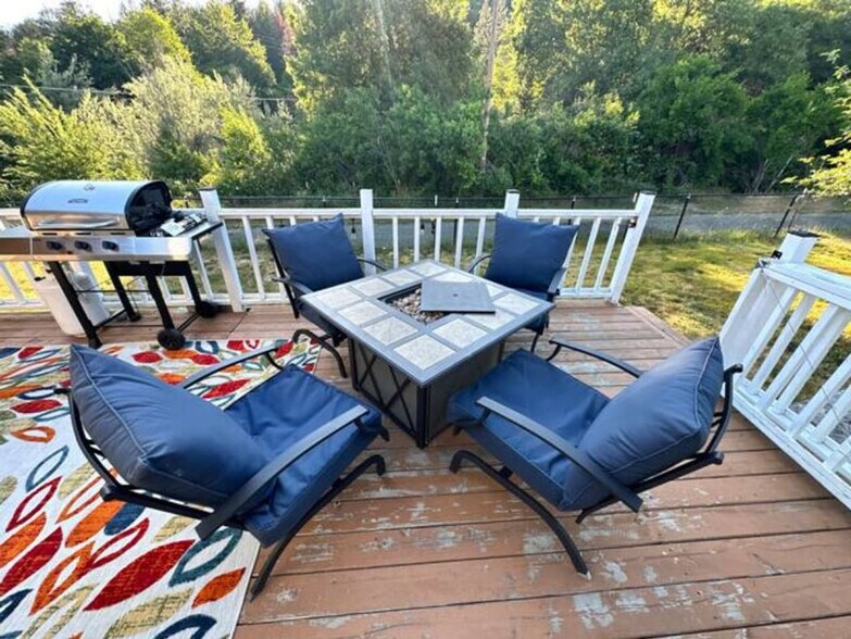 Building Photo - 6554 OR-238