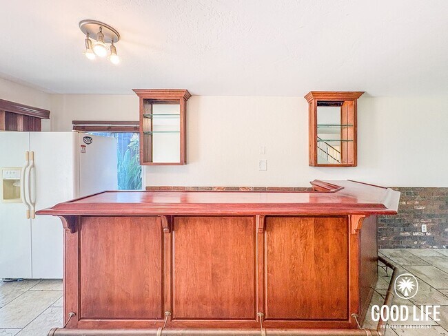 Building Photo - SD: Stunning 4BD/3BA Home in Vista with Panoramic Views, Private Balcony & Large Yard