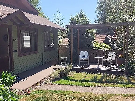 Building Photo - 1810 SE 72nd Ave