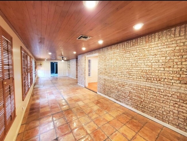 Building Photo - 21 Larkwood Ln