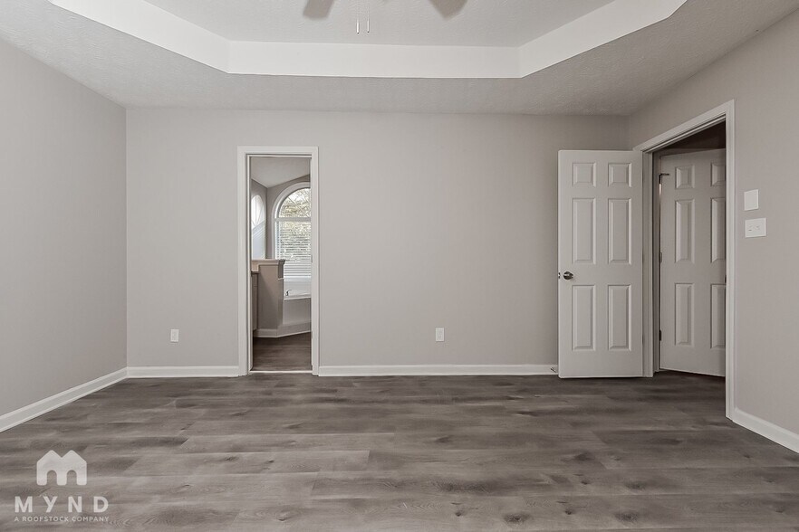 Building Photo - 10395 Starling Trail