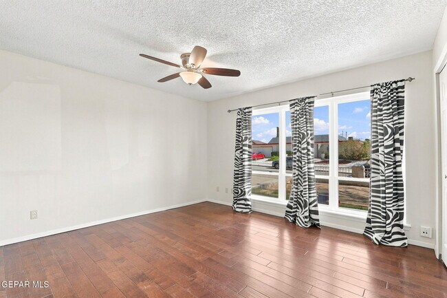 Building Photo - 6621 Mesa Grande Ave