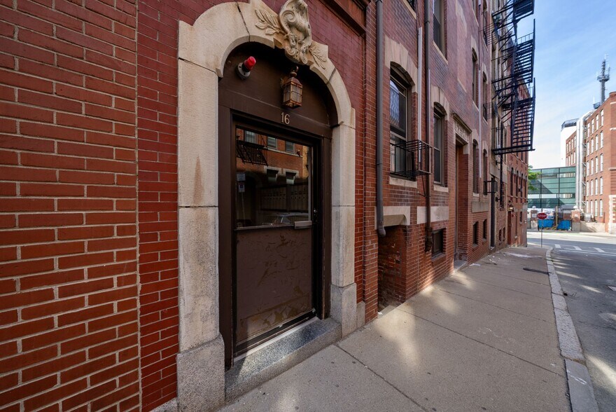Building Photo - 16 Henchman St