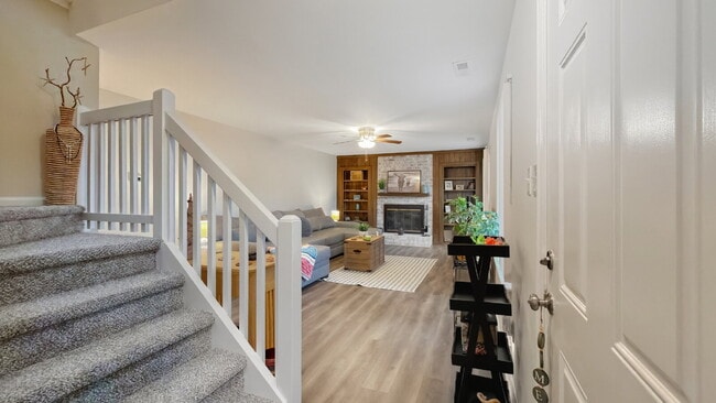 Building Photo - 2 Bed 2 Bath Condo Just Minutes from NAS Oceana Dam Neck in Virginia Beach!